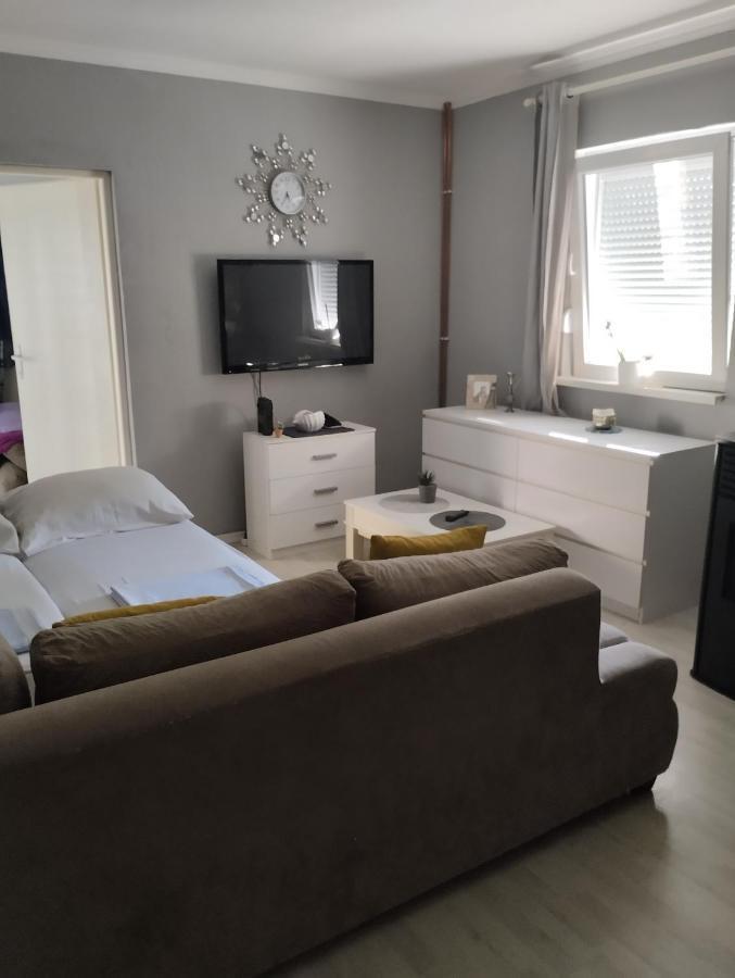 Apartman All Seasons Hotonj Extérieur photo
