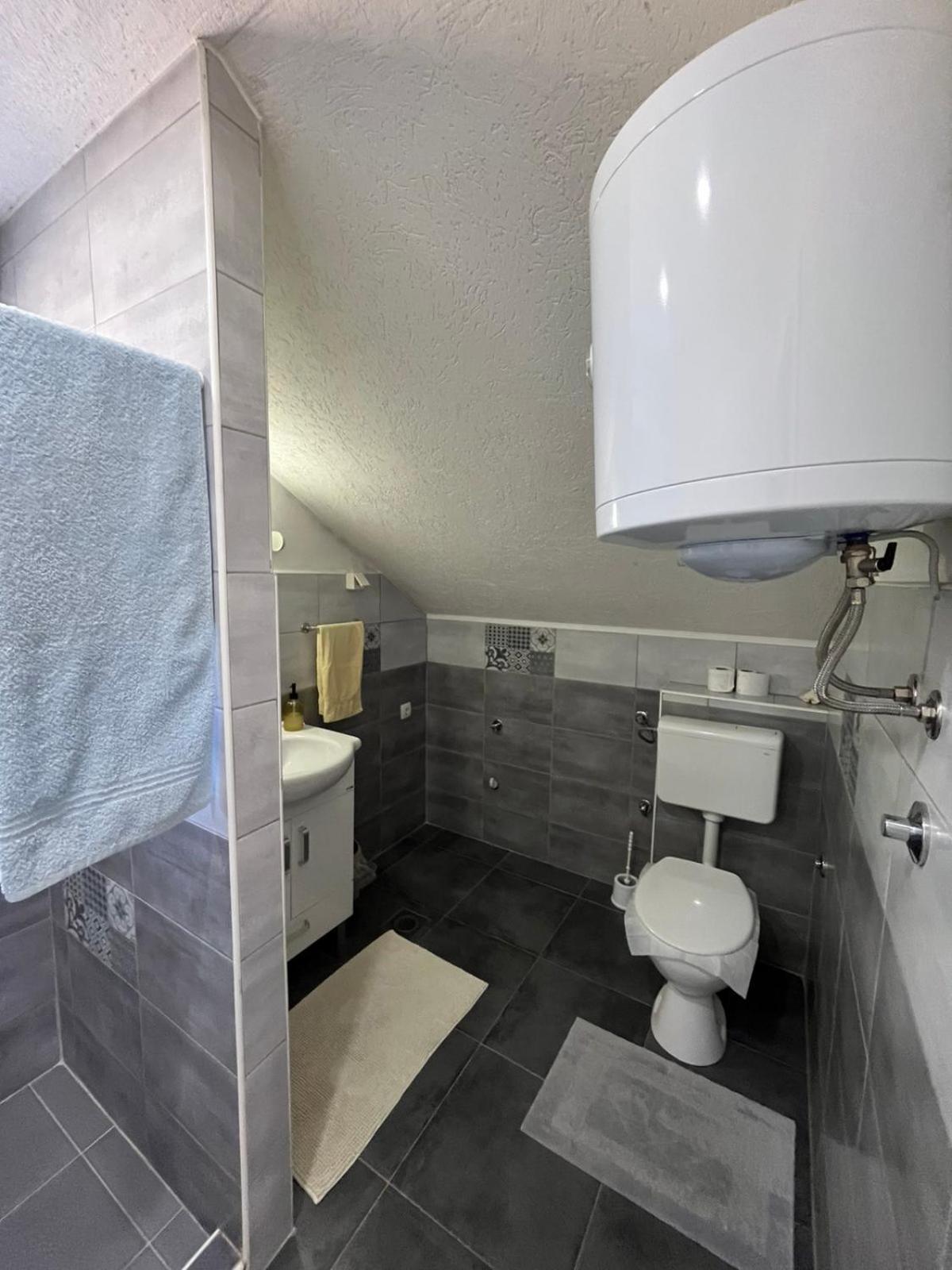 Apartman All Seasons Hotonj Extérieur photo